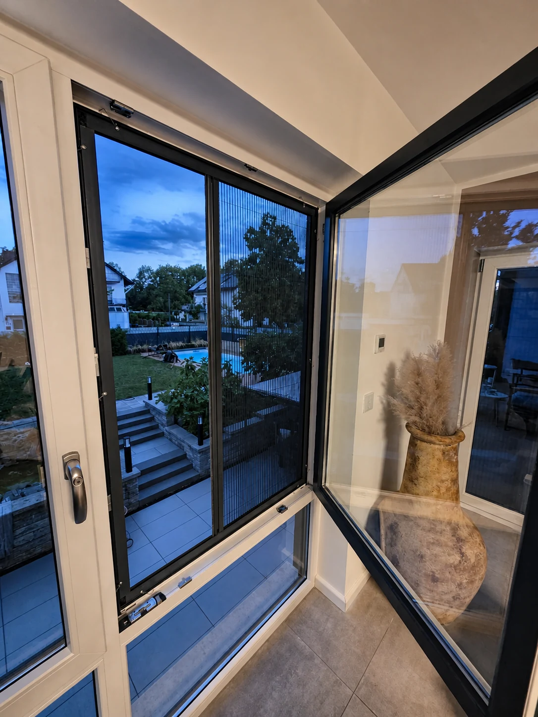Abends am Eckfenster