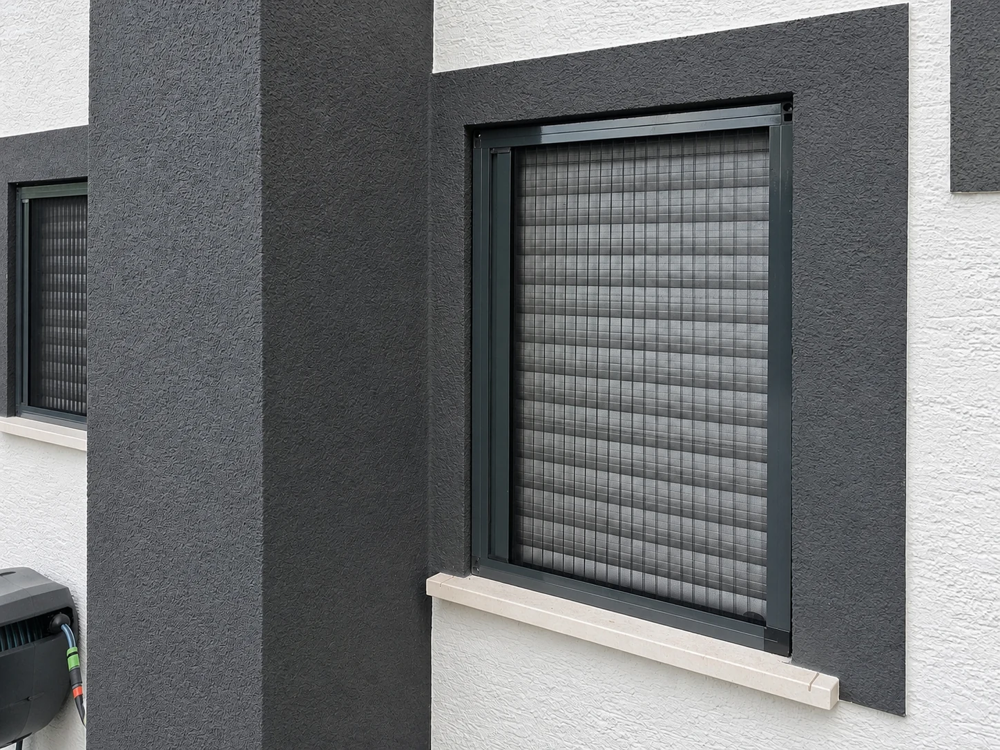 Fester Rahmen am Fenster